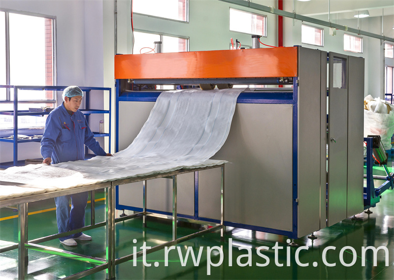 Automatic container bag cutting machine